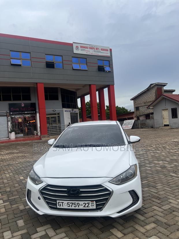 Hyundai Elantra SE Sedan FWD (2.0L 4cyl 6M) 2017 White