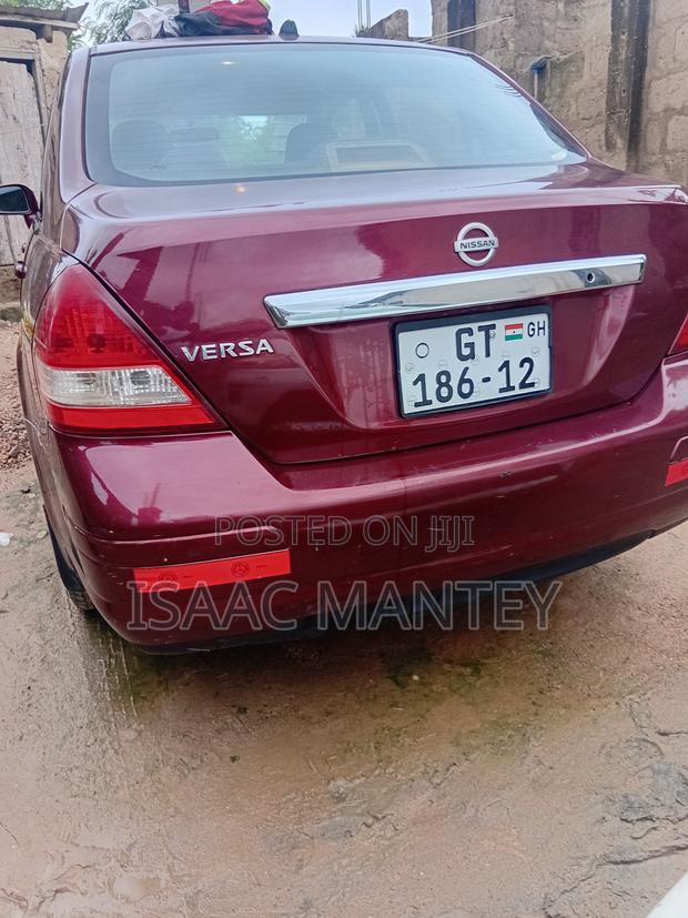 Nissan Versa 1.8 SL Sedan 2010 Red