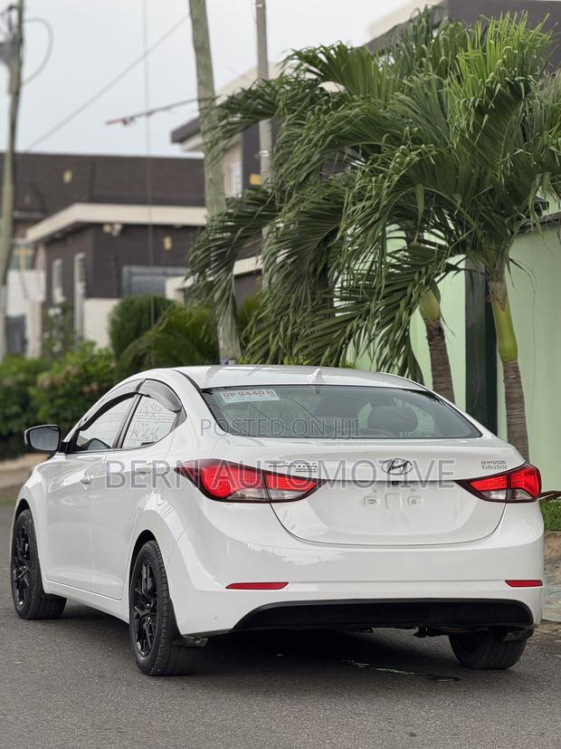 Hyundai Elantra Sport Sedan FWD (2.0L 4cyl 6A) 2016 White