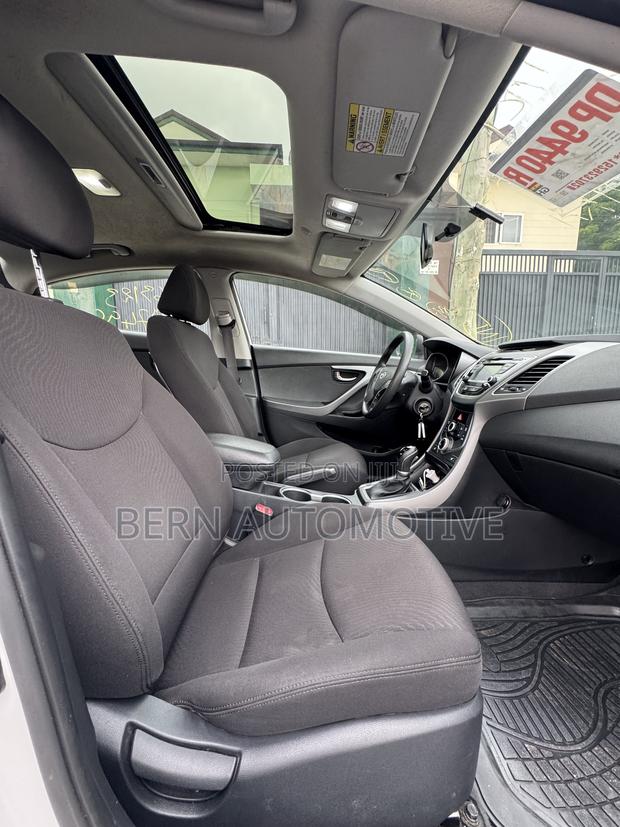 Hyundai Elantra Sport Sedan FWD (2.0L 4cyl 6A) 2016 White