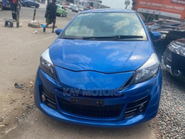 Toyota Vitz 1.5 FWD 5dr 2013 Blue