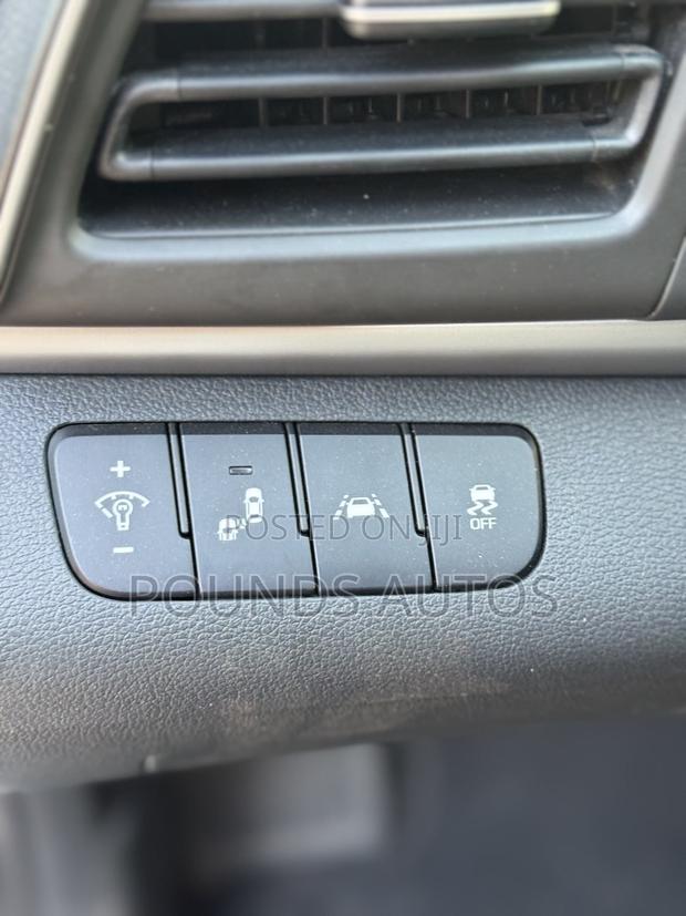 Hyundai Elantra Value Edition 2019 Silver