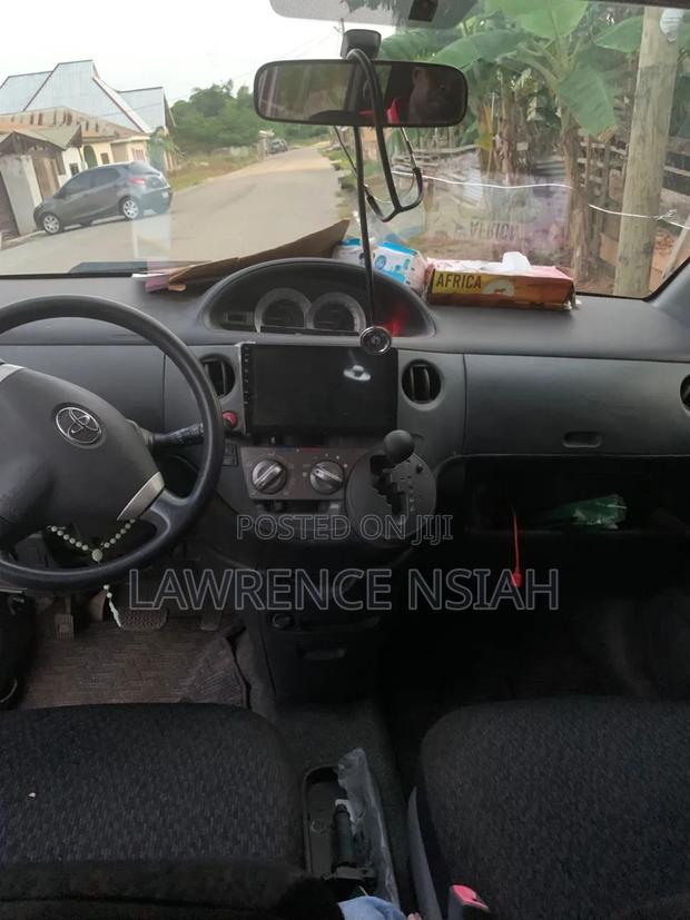 Toyota Sienta 1.5 FWD 2012 Silver