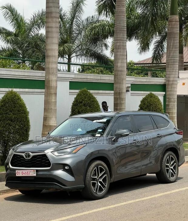 Toyota Highlander LE FWD 2024 Gray