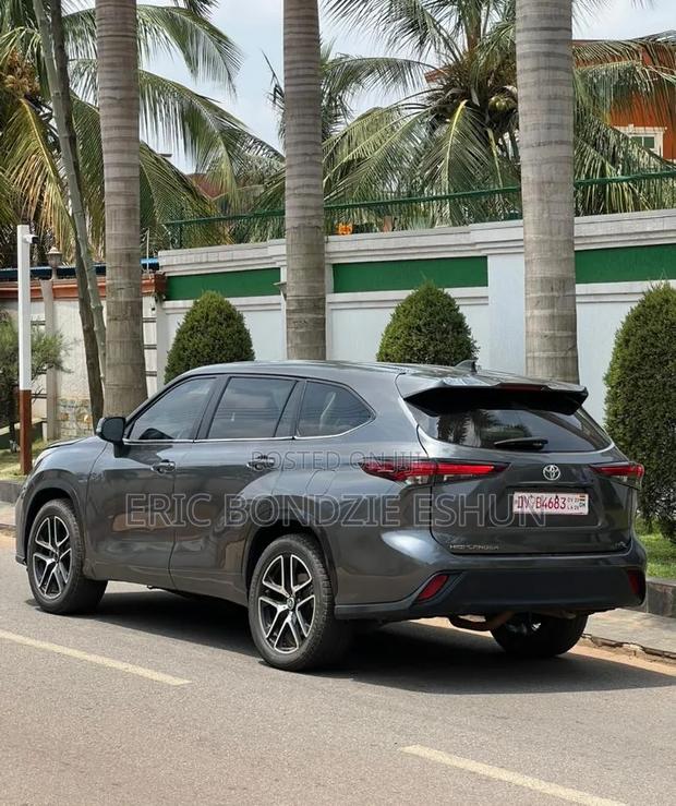 Toyota Highlander LE FWD 2024 Gray