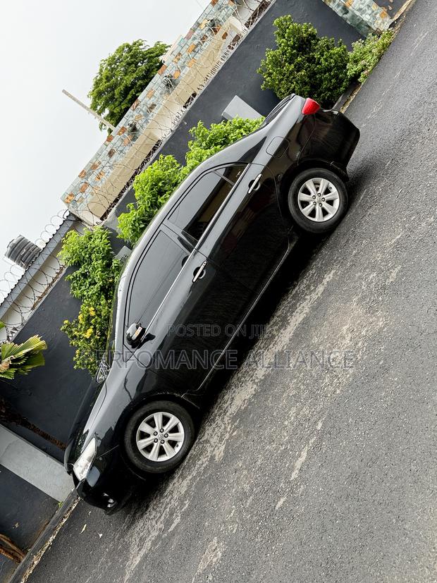 Toyota Corolla LE Special Edition 4dr Sedan (1.8L 4cyl 4A) 2013 Black