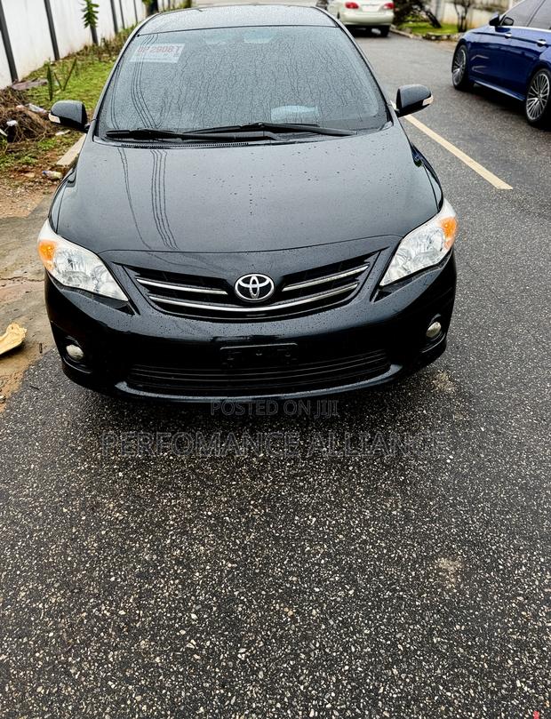 Toyota Corolla LE Special Edition 4dr Sedan (1.8L 4cyl 4A) 2013 Black