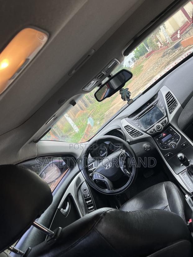 Hyundai Elantra 2014 Red