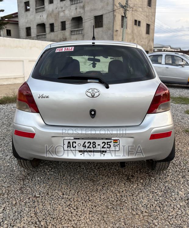 Toyota Vitz 1.3 FWD 3dr 2010 Silver