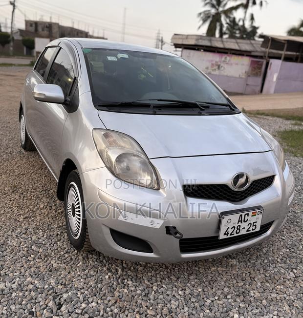 Toyota Vitz 1.3 FWD 3dr 2010 Silver