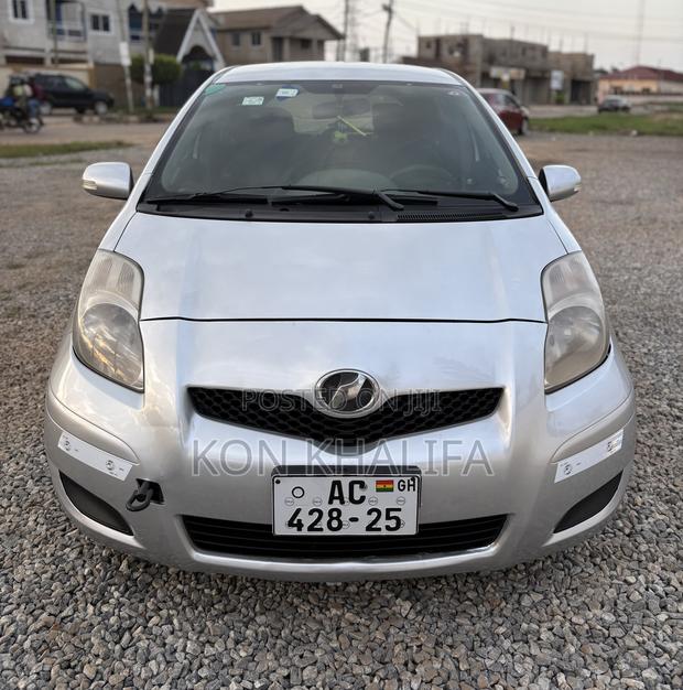 Toyota Vitz 1.3 FWD 3dr 2010 Silver