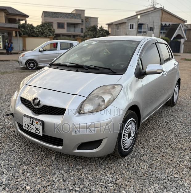Toyota Vitz 1.3 FWD 3dr 2010 Silver