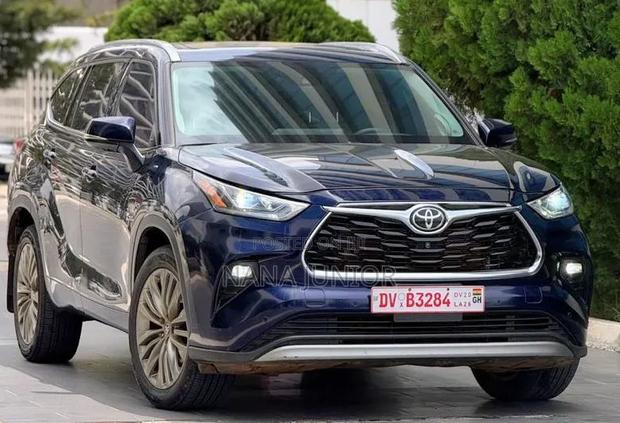 Toyota Highlander 2021 Blue