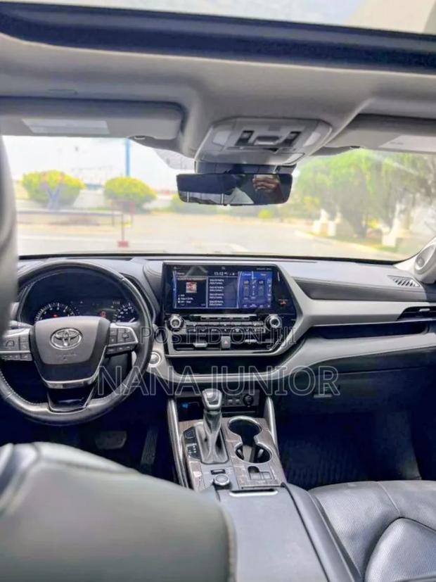 Toyota Highlander 2021 Blue