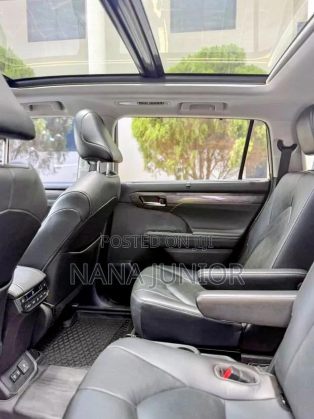 Toyota Highlander 2021 Blue