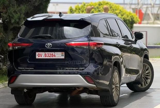 Toyota Highlander 2021 Blue