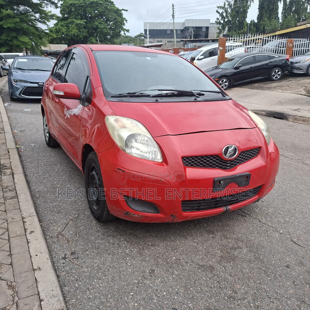 Toyota Vitz 1.3 FWD 5dr 2010 Red