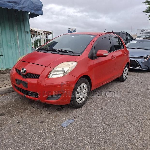 Toyota Vitz 1.3 FWD 5dr 2010 Red