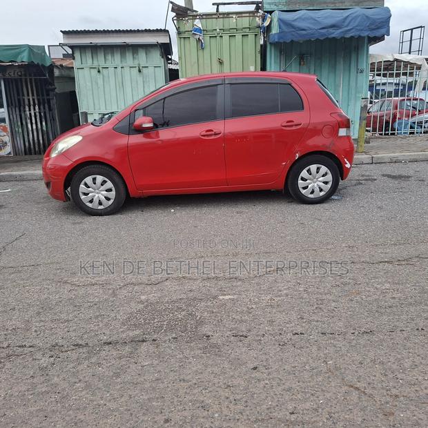 Toyota Vitz 1.3 FWD 5dr 2010 Red