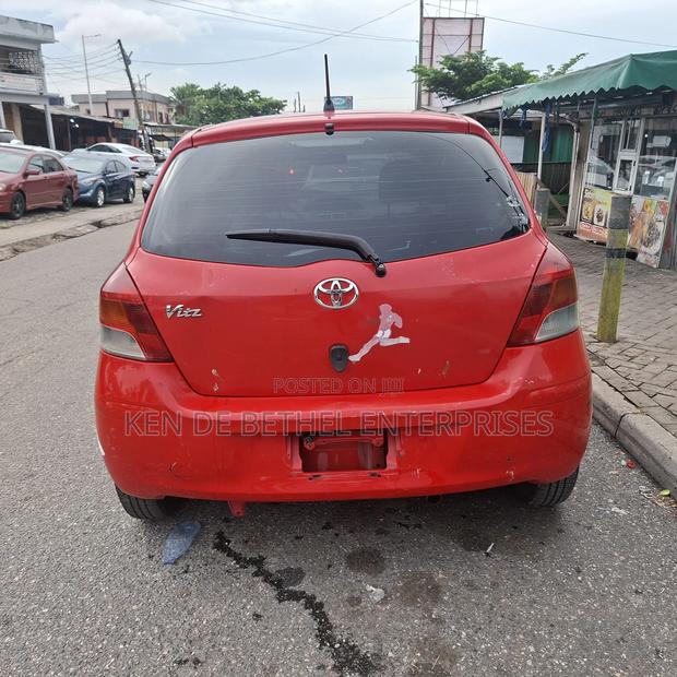 Toyota Vitz 1.3 FWD 5dr 2010 Red