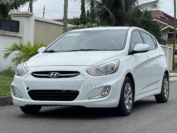 Hyundai Accent SE Hatchback 2017 White