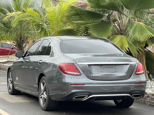 Mercedes-Benz E300 4Matic AWD Sedan (2.0L 4cyl 9A) 2017 Gray