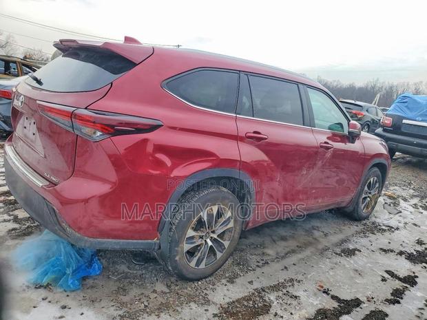 Toyota Highlander XLE AWD 2024 Red