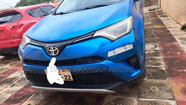Toyota RAV4 2016 Blue