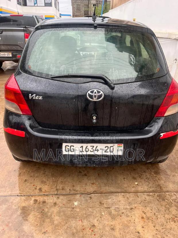 Toyota Vitz 2010 Black