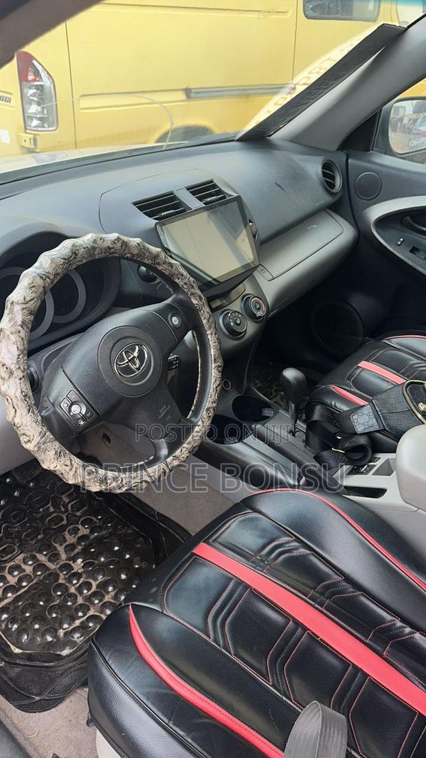 Toyota RAV4 2011 Silver