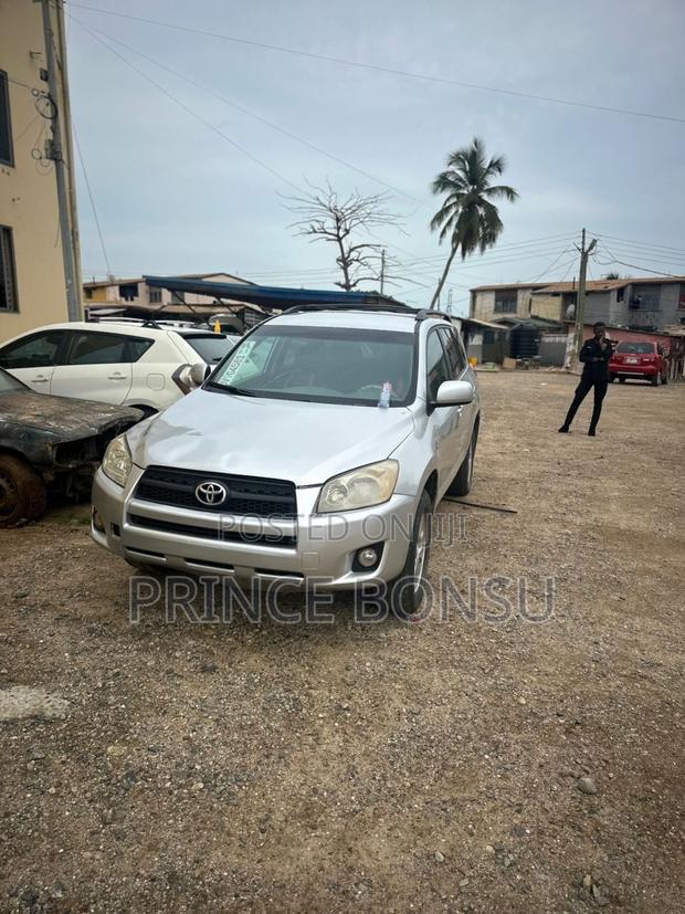 Toyota RAV4 2011 Silver