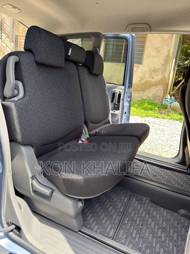 Toyota Sienta 1.5 FWD 2014 Blue