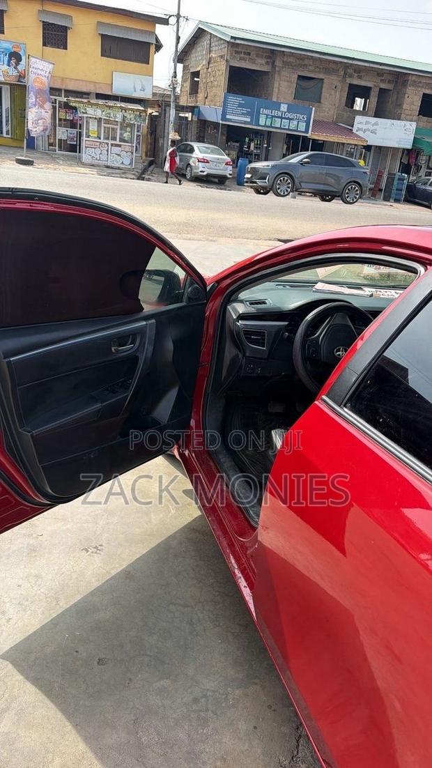 Toyota Corolla 2015 Red