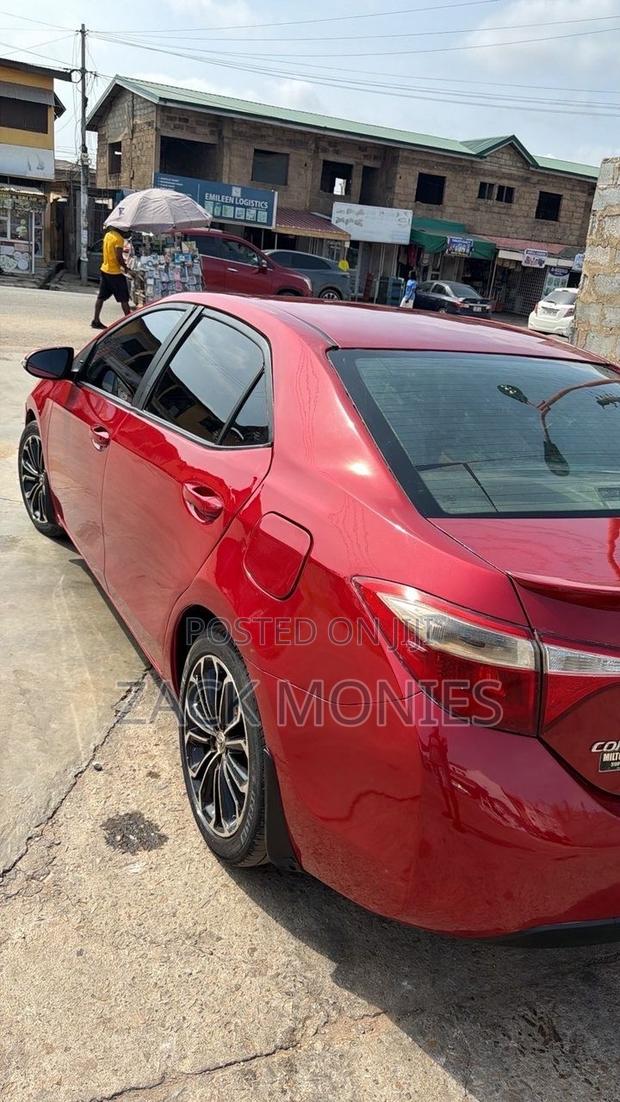 Toyota Corolla 2015 Red