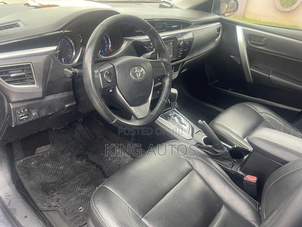Toyota Corolla LE 4dr Sedan (1.8L 4cyl CVT) 2017 Gray