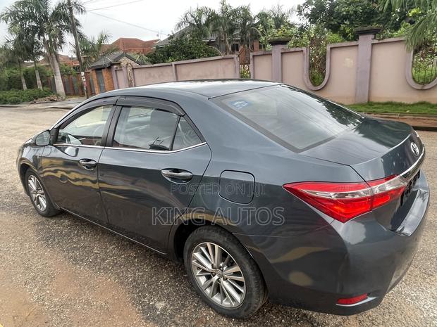 Toyota Corolla LE 4dr Sedan (1.8L 4cyl CVT) 2017 Gray