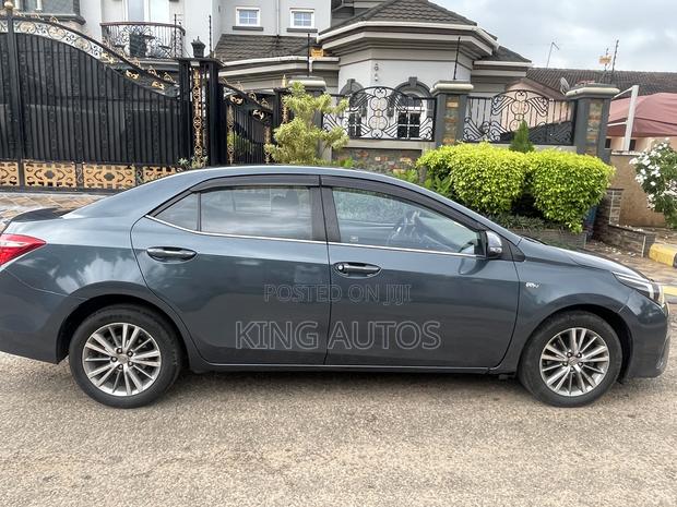 Toyota Corolla LE 4dr Sedan (1.8L 4cyl CVT) 2017 Gray
