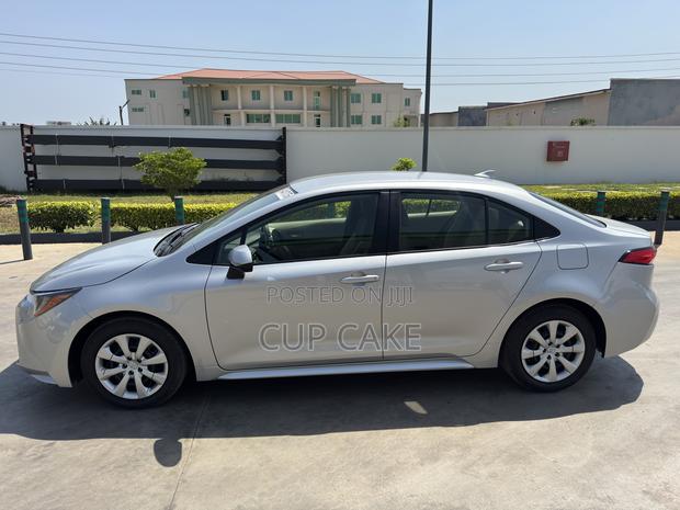 Toyota Corolla LE 2021 Silver