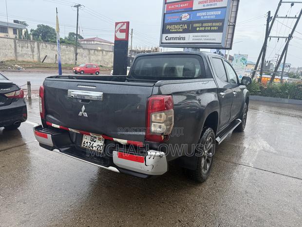 Mitsubishi L200 2020 Gray