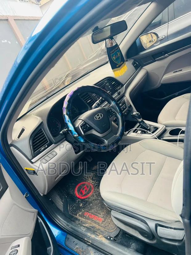 Hyundai Elantra SE Sedan FWD (2.0L 4cyl 6M) 2017 Blue