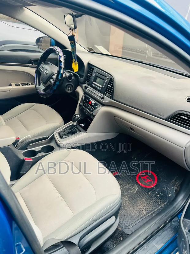 Hyundai Elantra SE Sedan FWD (2.0L 4cyl 6M) 2017 Blue