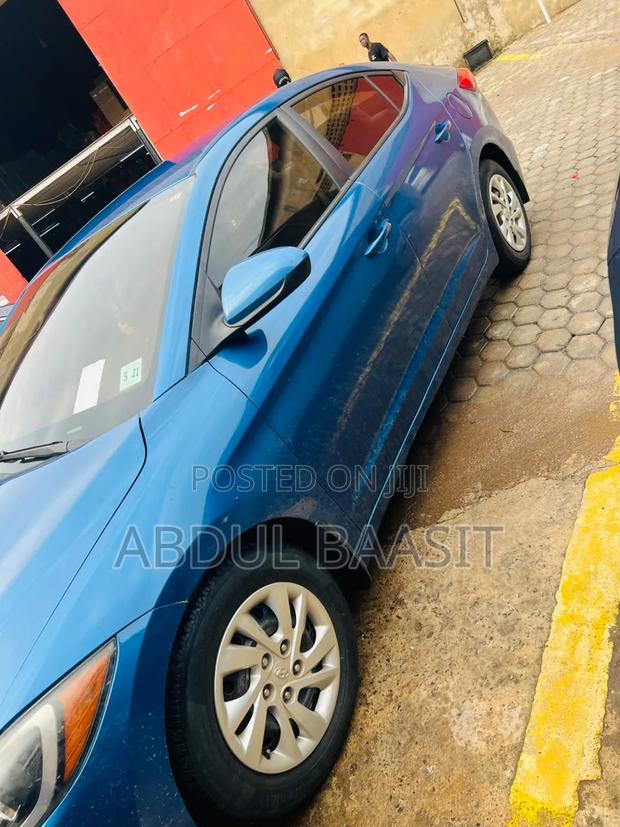Hyundai Elantra SE Sedan FWD (2.0L 4cyl 6M) 2017 Blue