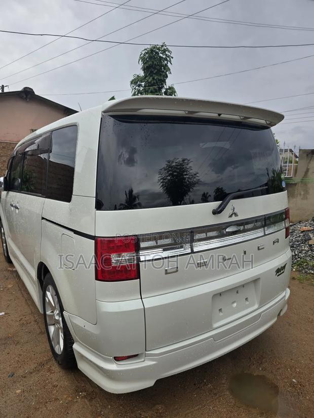 Mitsubishi Rosa 2016 White