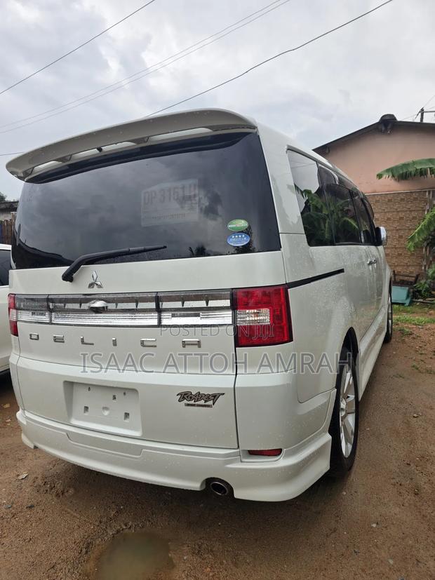 Mitsubishi Rosa 2016 White