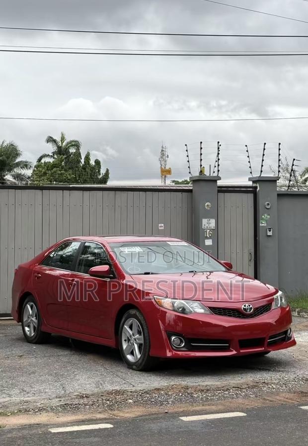Toyota Camry SE 4dr Sedan (2.5L 4cyl 6A) 2014 Burgundy