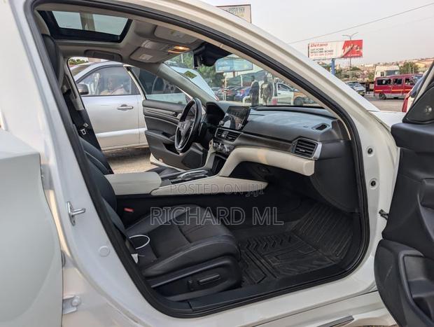 Honda Accord Touring 2.0T 2021 White
