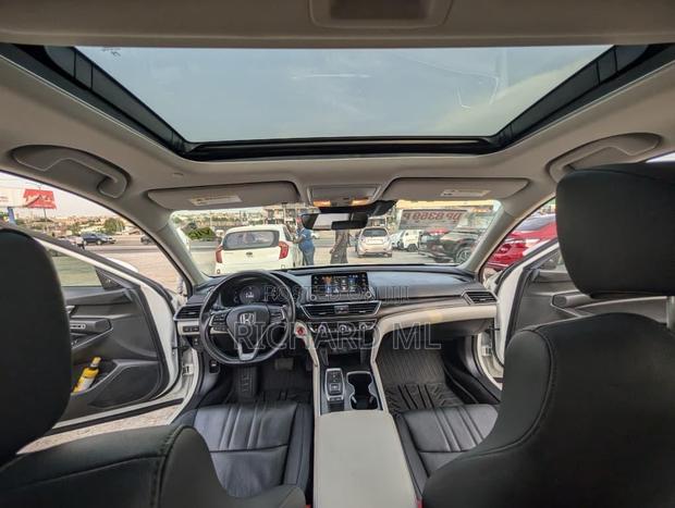 Honda Accord Touring 2.0T 2021 White