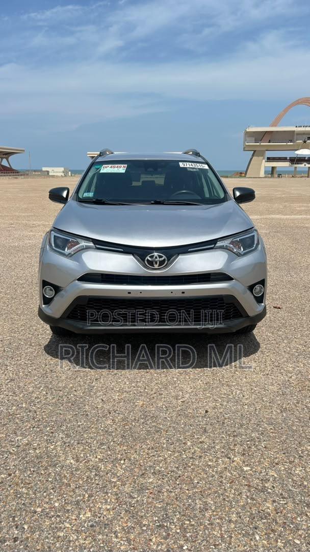 Toyota RAV4 LE AWD (2.5L 4cyl 6A) 2017 Silver