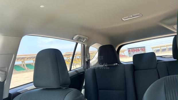 Toyota RAV4 LE AWD (2.5L 4cyl 6A) 2017 Silver