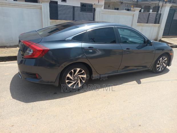 Honda Civic EX 4dr Sedan (2.0L 4cyl) 2017 Gray